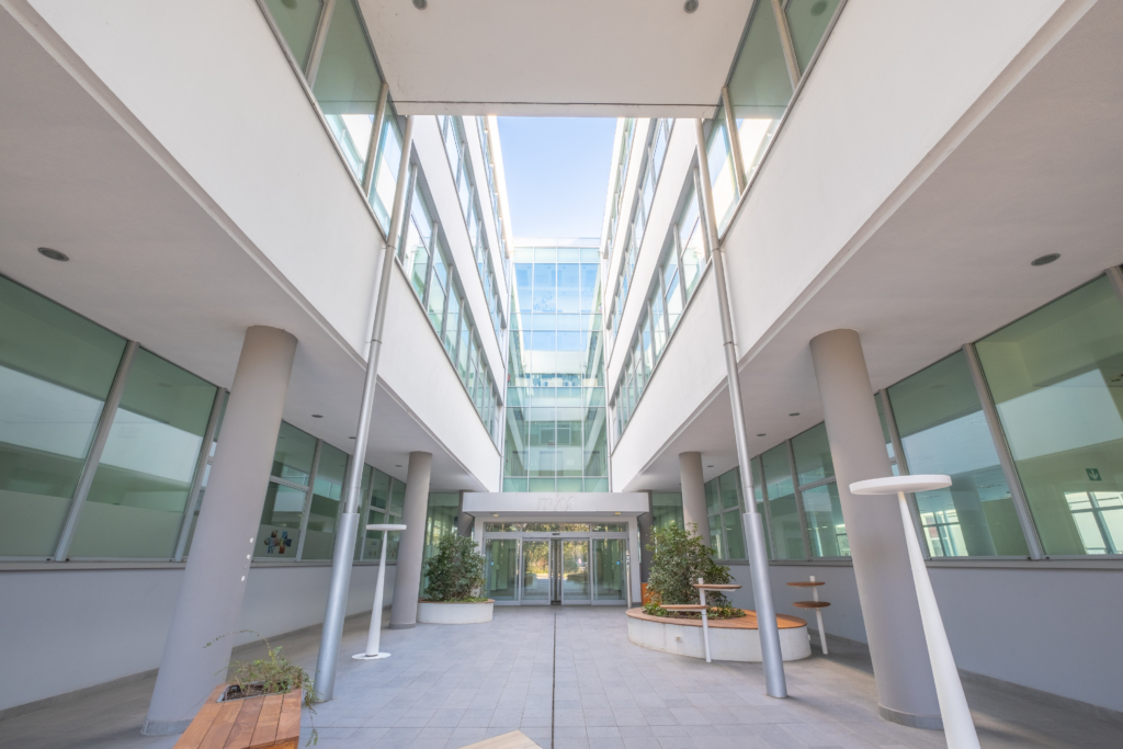 MK2, Cinisello Balsamo, immagine degli esterni all'ingresso dell'edificio